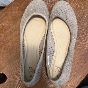 size 9 khaki flats